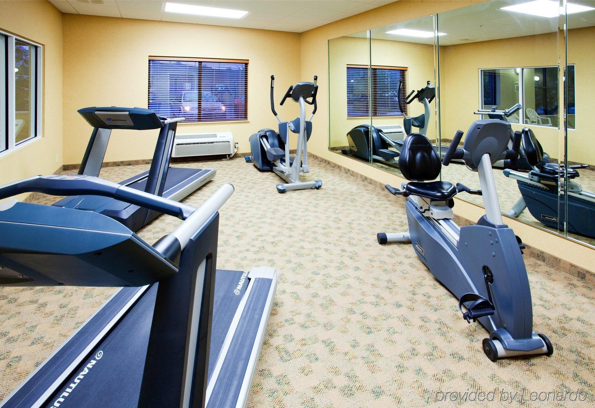 Holiday Inn Express & Suites Rocky Mount Smith Mountain Lake By Ihg Servizi foto