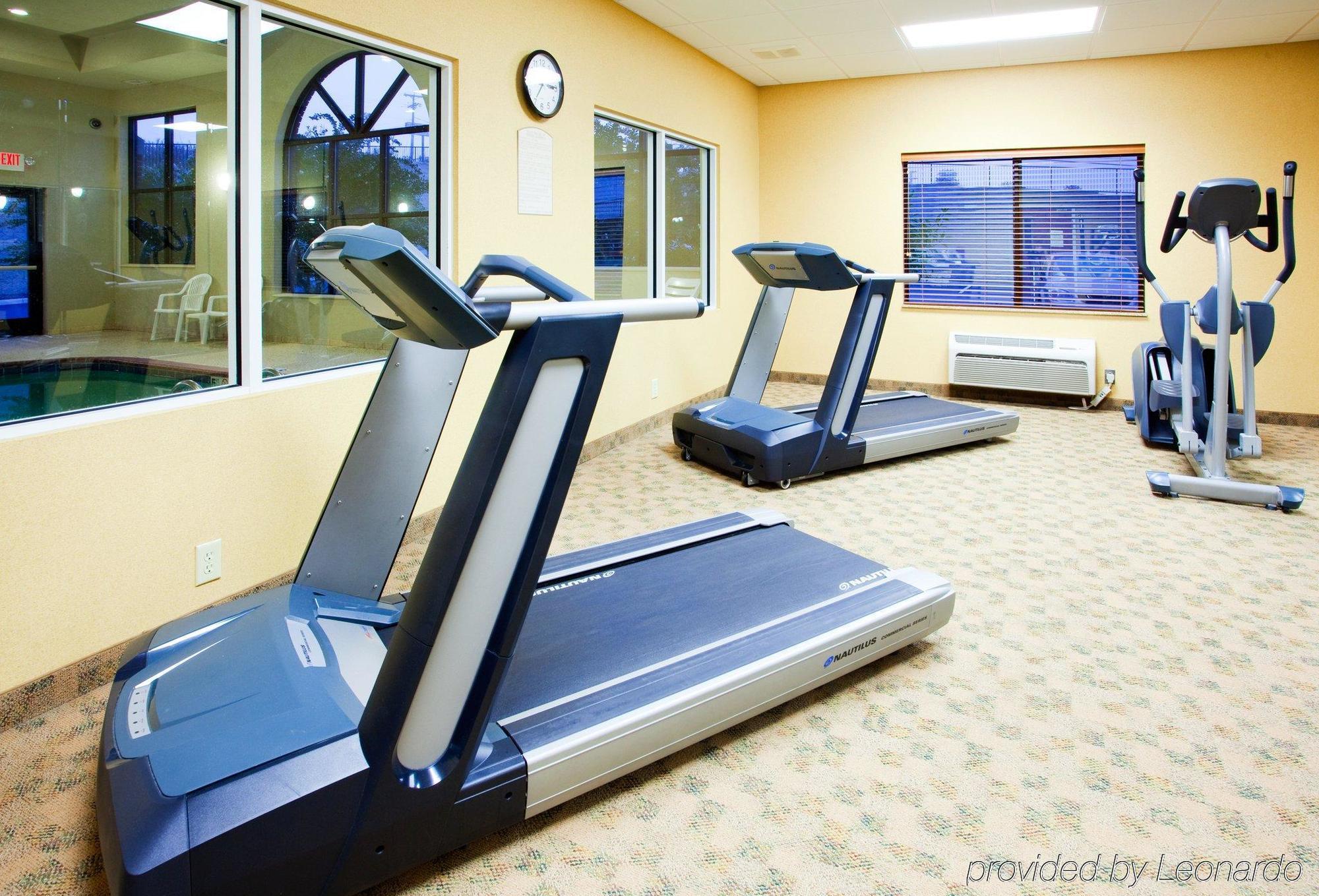 Holiday Inn Express & Suites Rocky Mount Smith Mountain Lake By Ihg Servizi foto