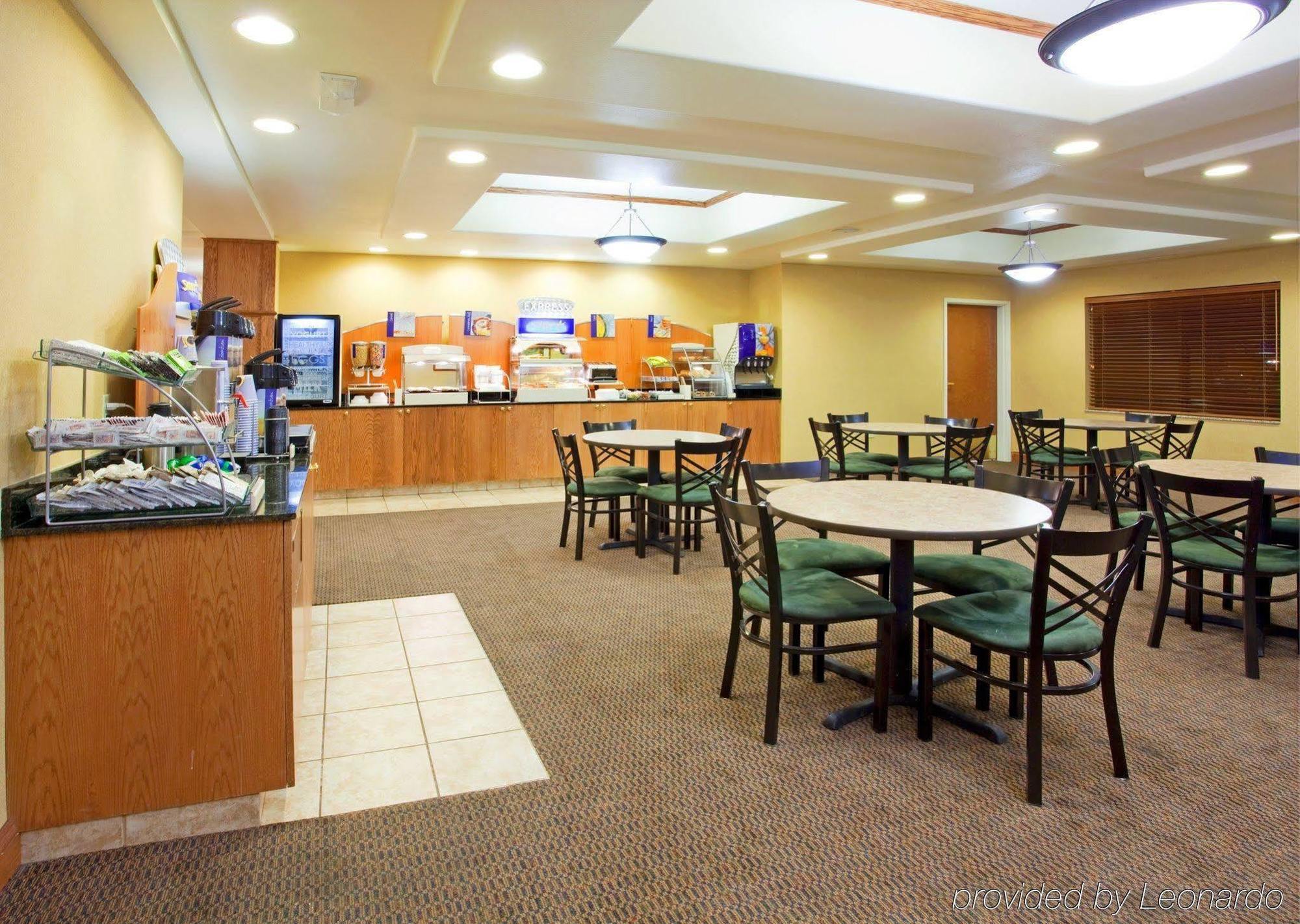 Holiday Inn Express & Suites Rocky Mount Smith Mountain Lake By Ihg Ristorante foto